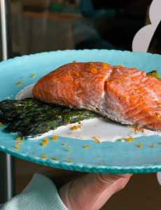 Salmon steak with asparagus and rice