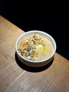 Oatmeal with caramelized pear